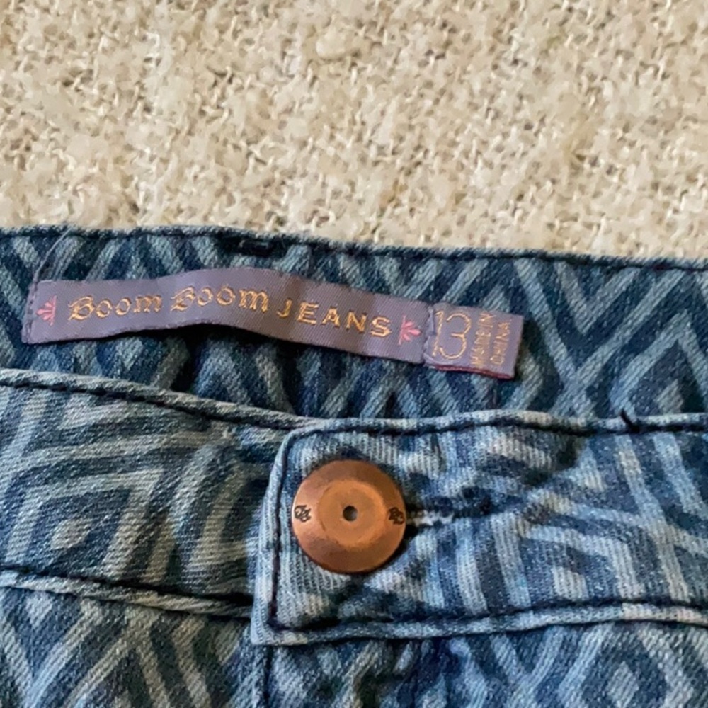 Patterned denim shorts - Picture 3 of 3